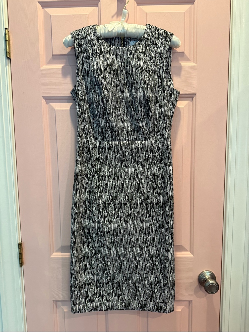 Calvin Klein Sleeveless Black & White Sheath Dress cocktail sleeveless EUC sz 4